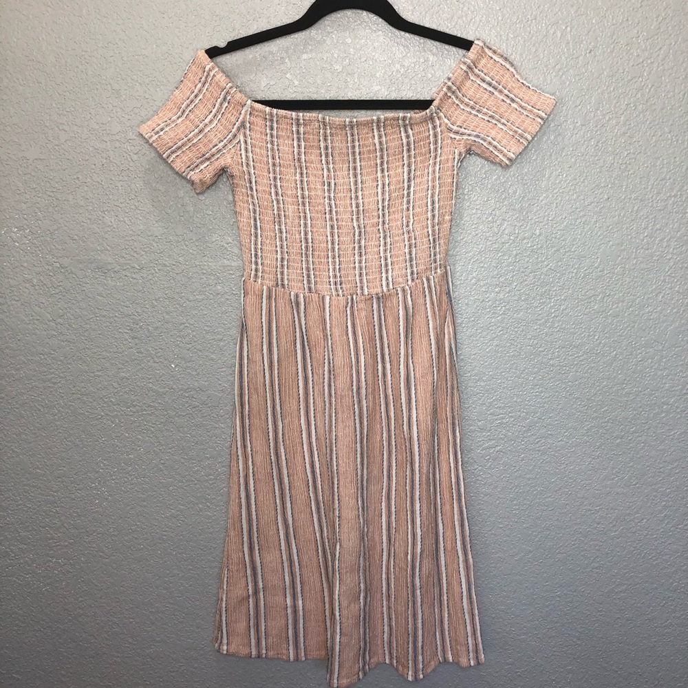 Roxy Pretty Lovers Off The Shoulder Smocked Top Midi Dress - Picture 3 of 9
